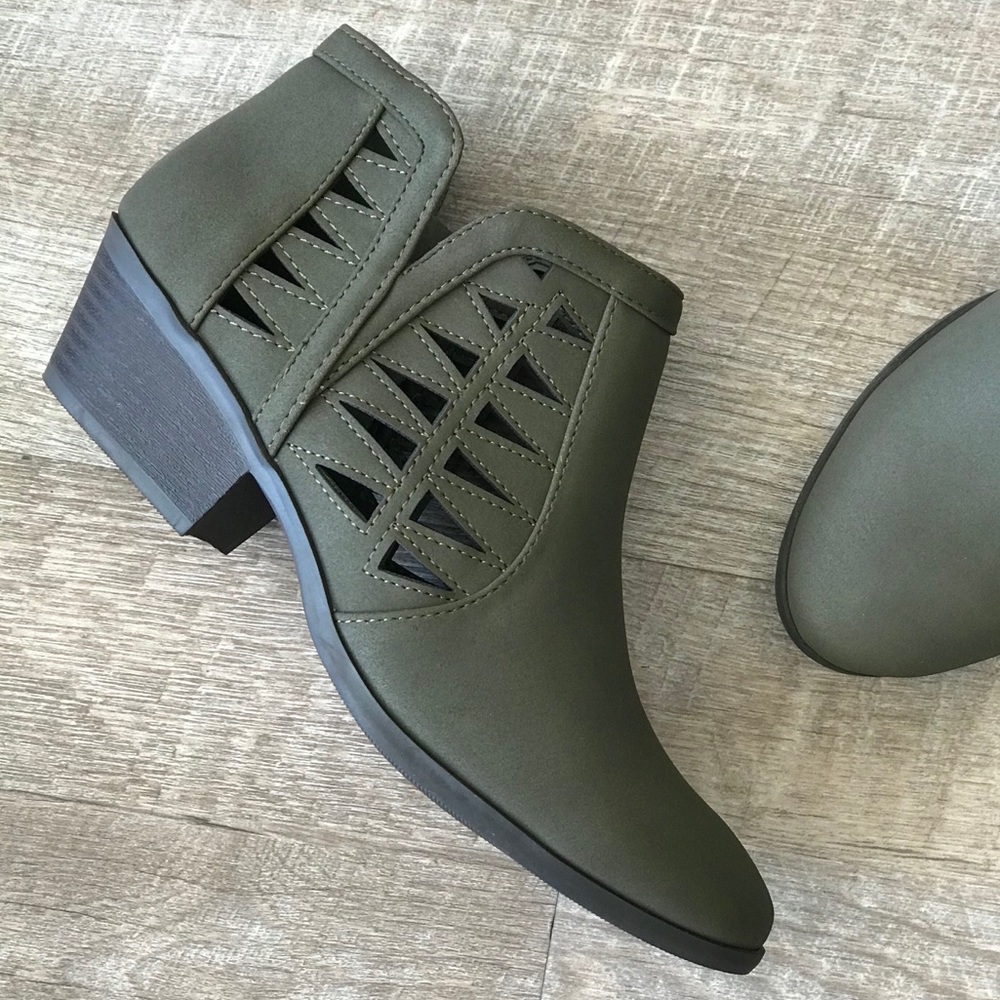 Last 1! Soda Khaki 1.5” Low Heel Ankle Bootie 10 - Picture 8 of 8